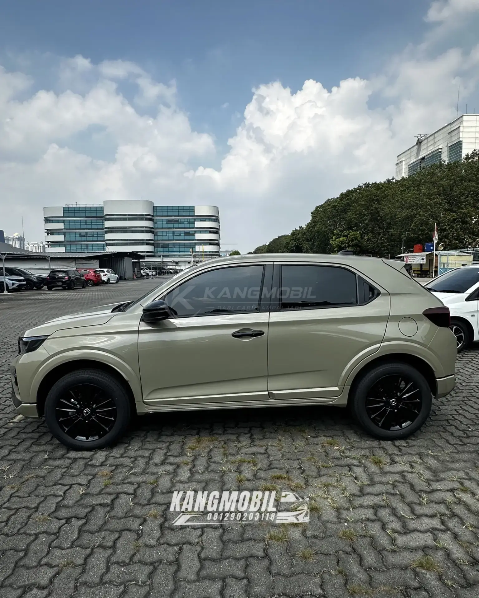 Foto 3 Honda WRV RS CVT Sand Khaki Pearl
